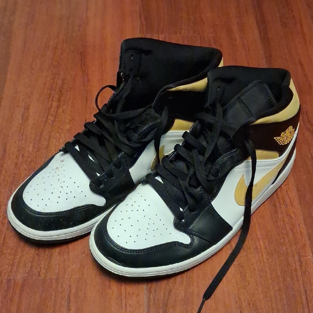 Jordan 1 Mid Men's Black and Yellow Sneakers Size 12